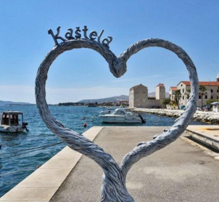 Ferienhaus Maestral - Kastel Kambelovac Kaštela Eksteriør billede